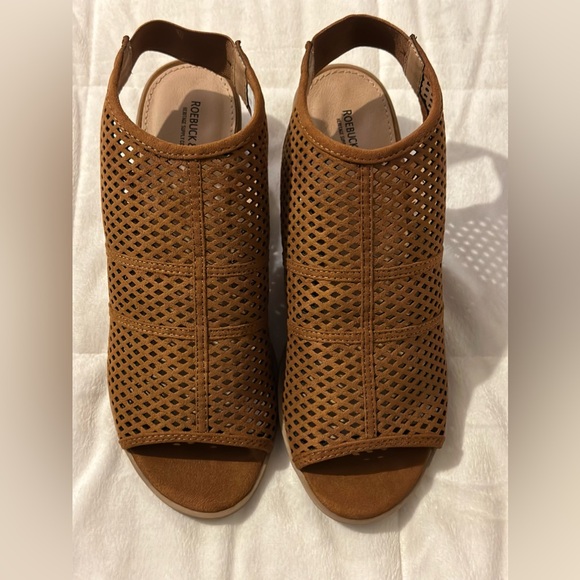 New Roebuck & Co. Vida Cognac Woman’s Open Toe Slingback Block Heel Sandles - Picture 8 of 11